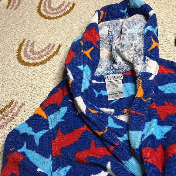 Shark print robe kids size XS 3/4 hood tie waist pool/beach/bath time - Picture 5 of 7